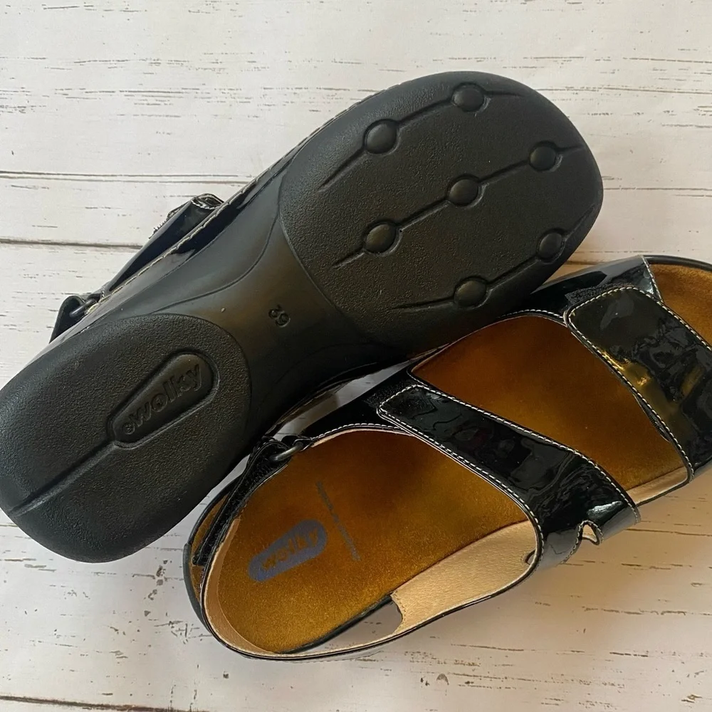 Willy Liana Black Patent leather sandal size 39 or size 8